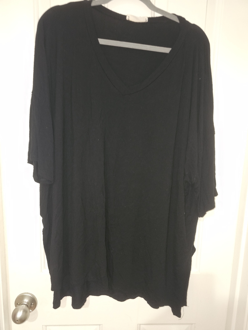 Zenana Outfitters Black V-Neck Tee Top